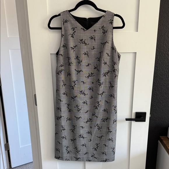 Ann Taylor Dresses & Skirts - Ann Taylor Black and Gray Plaid Floral Dress Size 8